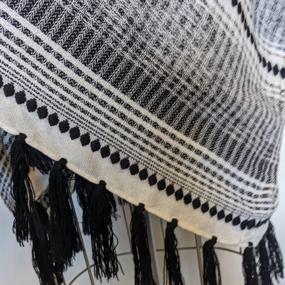 Poncho - Picture 2 of 7
